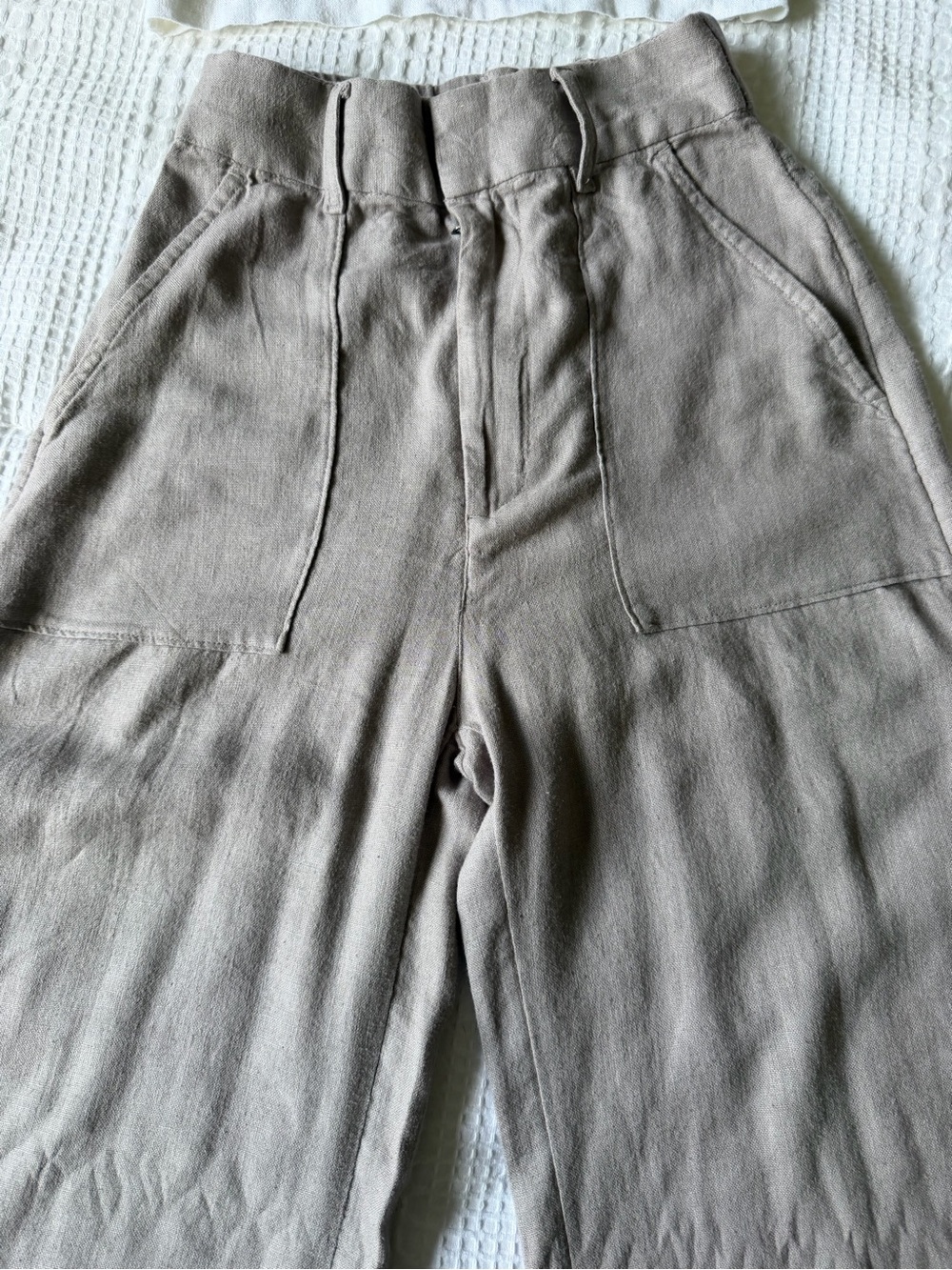Abercrombie & Fitch Taupe Wide-Leg High-Rise Pants and MatchingWhite Halter Top - Picture 3 of 6